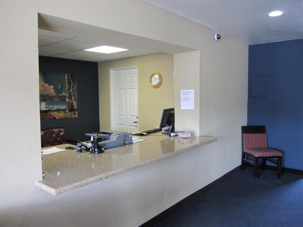 Howard Johnson By Wyndham Odessa Tx Bagian luar foto