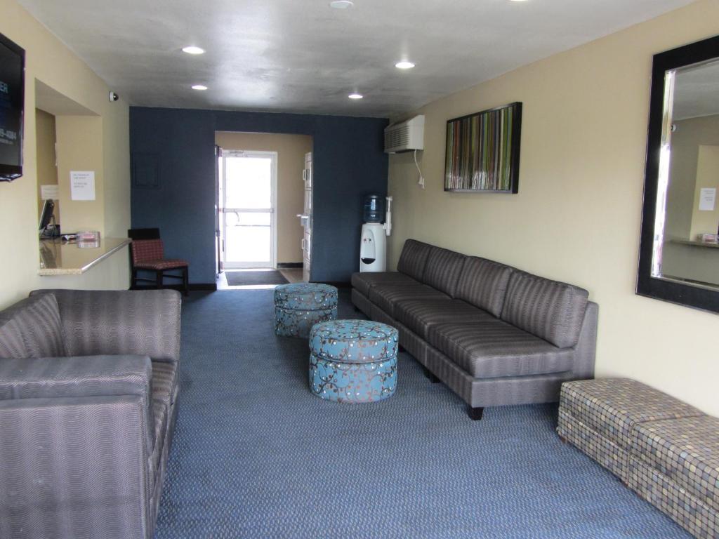 Howard Johnson By Wyndham Odessa Tx Bagian luar foto
