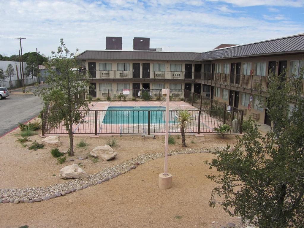 Howard Johnson By Wyndham Odessa Tx Bagian luar foto