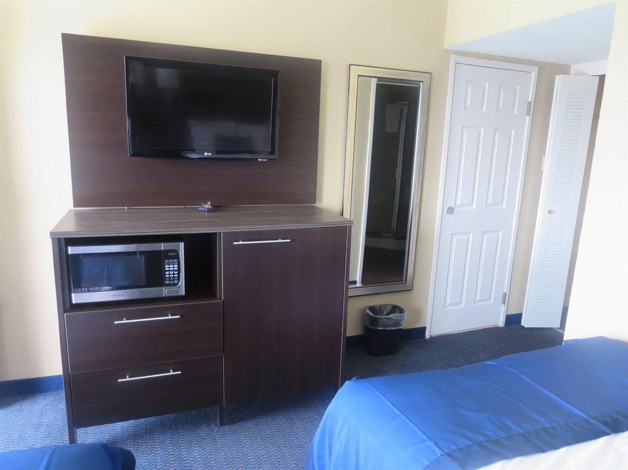 Howard Johnson By Wyndham Odessa Tx Bagian luar foto