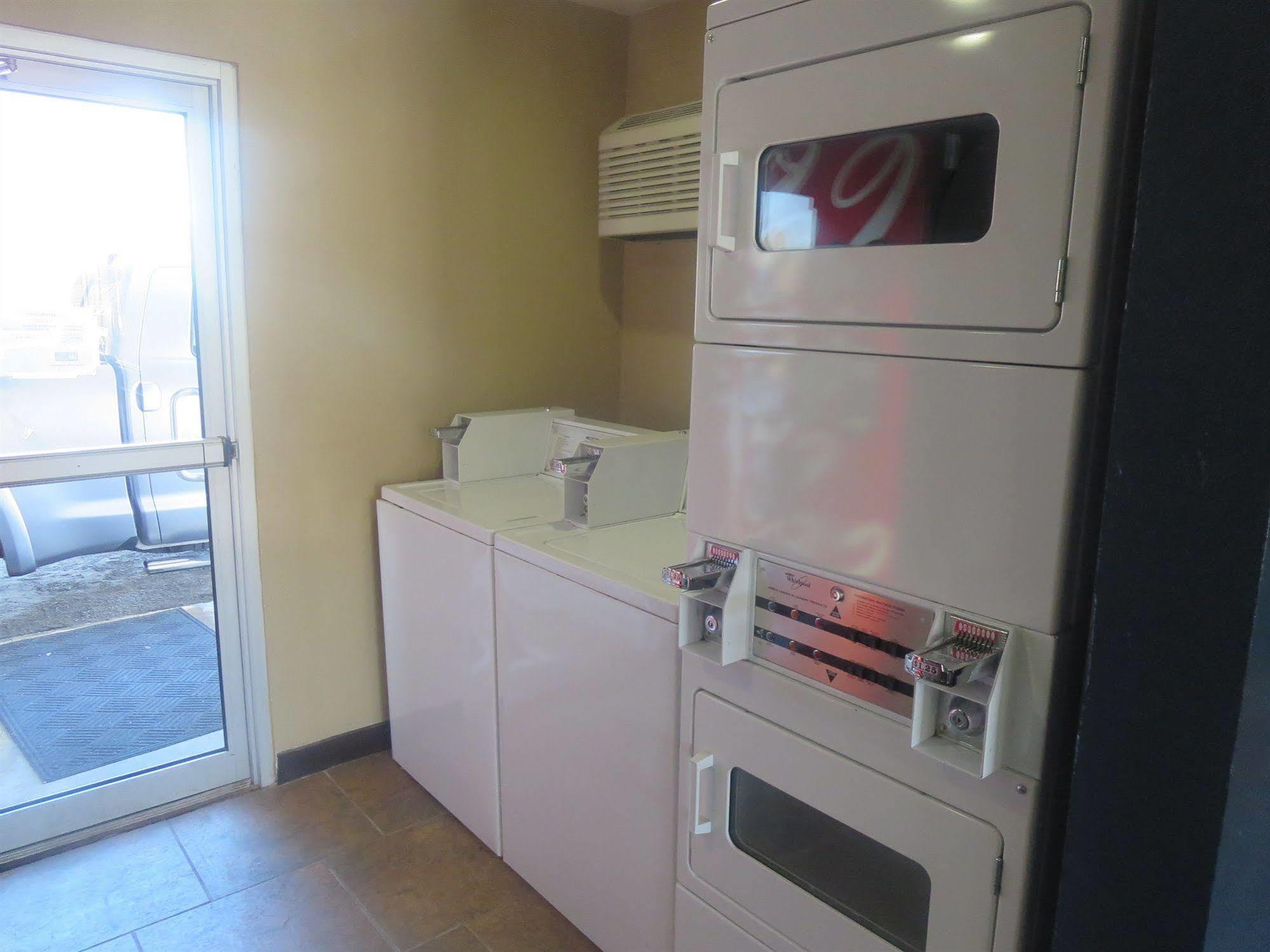 Howard Johnson By Wyndham Odessa Tx Bagian luar foto