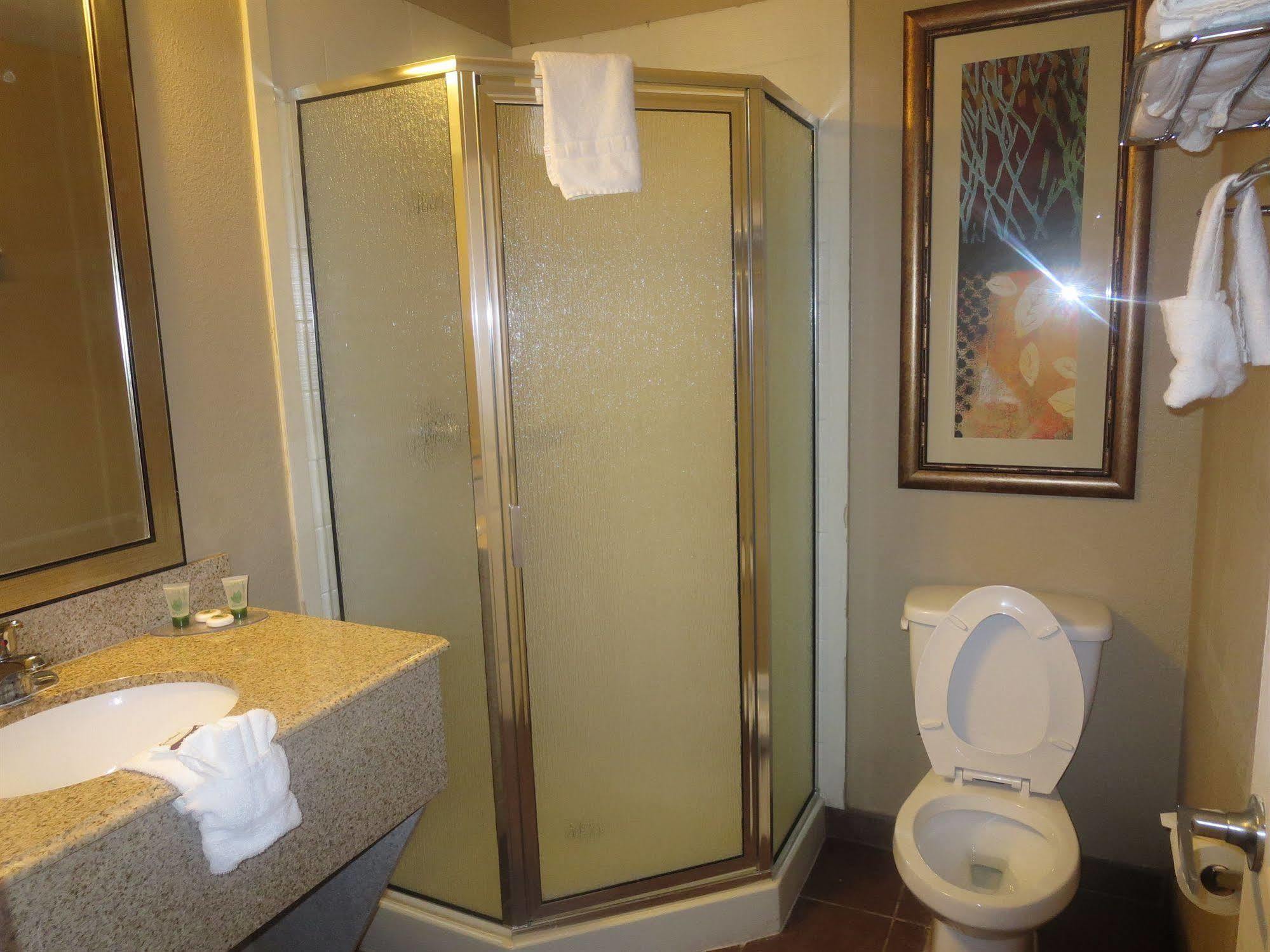 Howard Johnson By Wyndham Odessa Tx Bagian luar foto