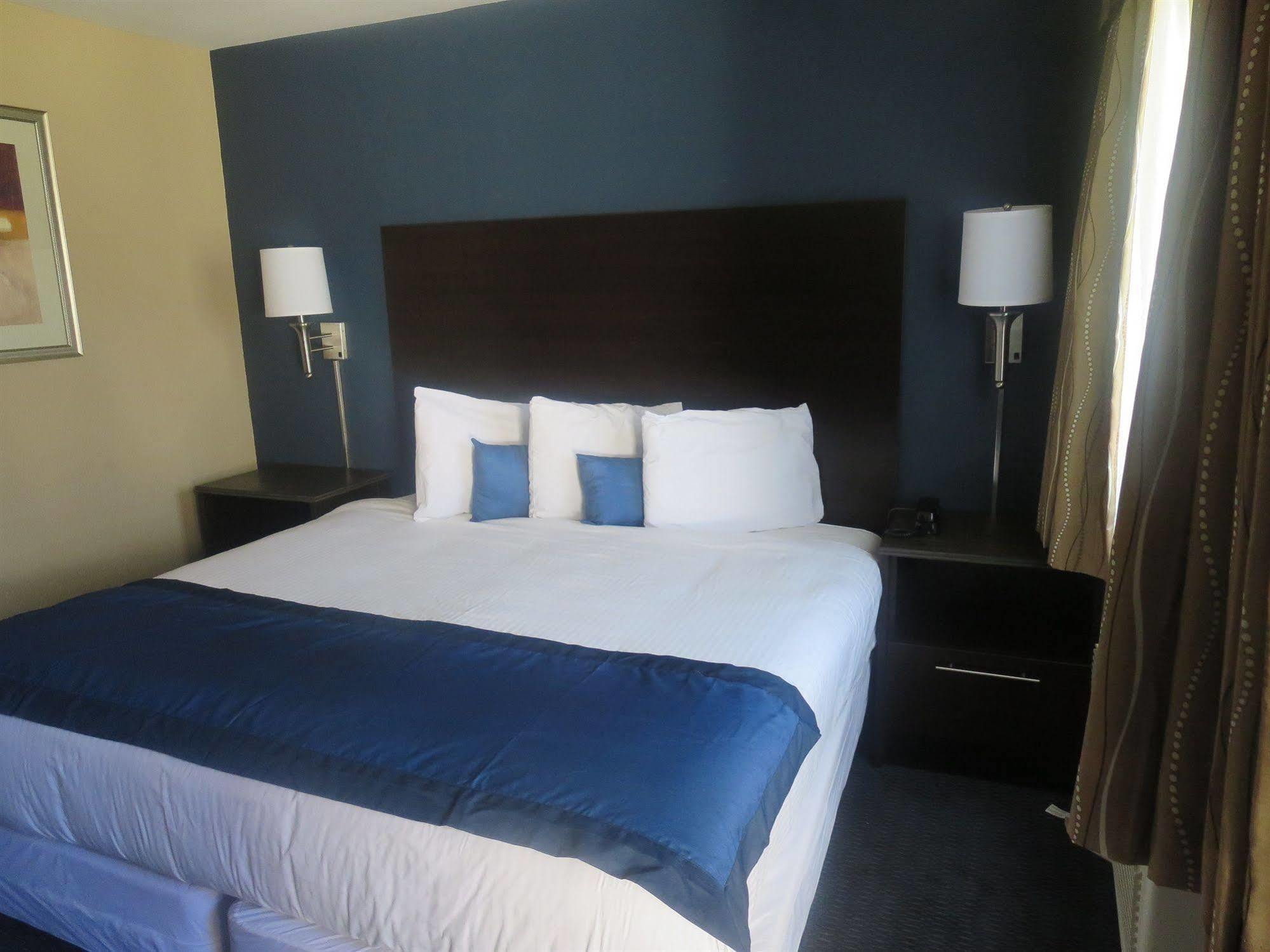 Howard Johnson By Wyndham Odessa Tx Bagian luar foto