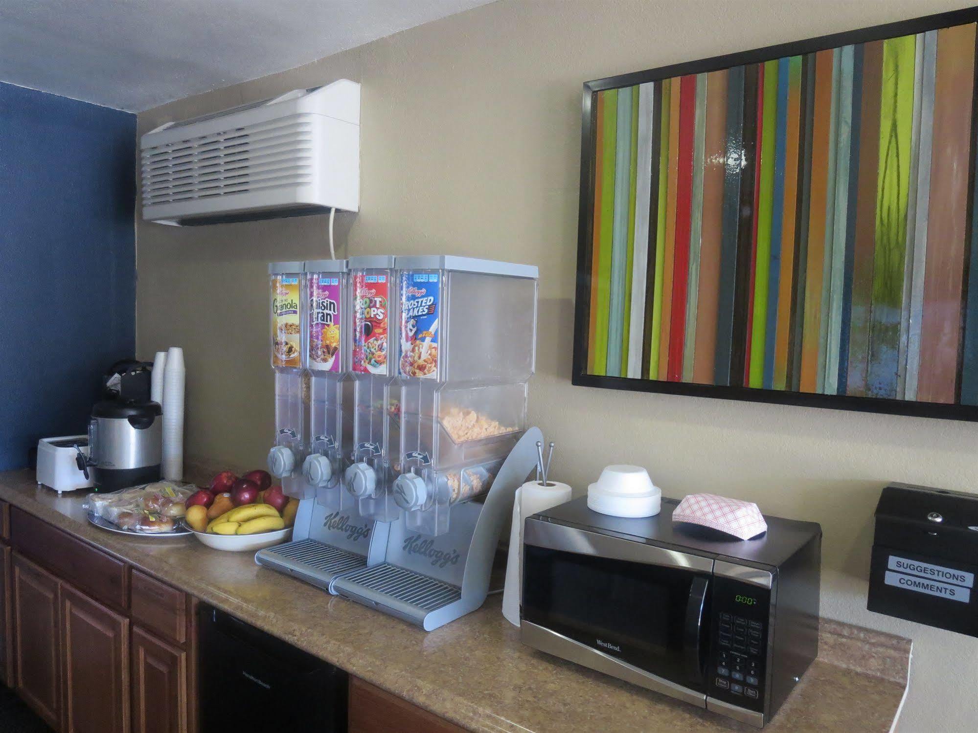 Howard Johnson By Wyndham Odessa Tx Bagian luar foto
