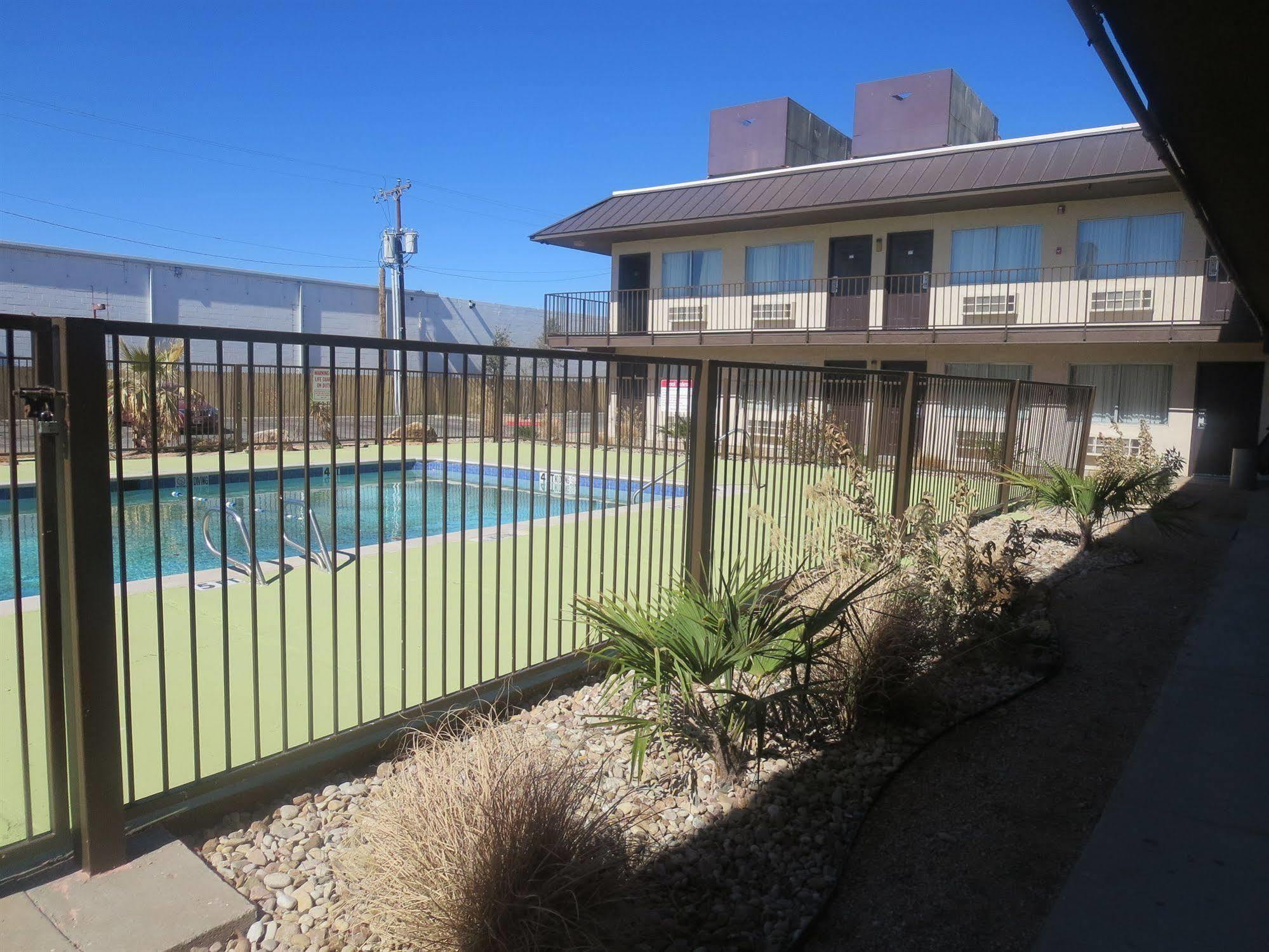 Howard Johnson By Wyndham Odessa Tx Bagian luar foto