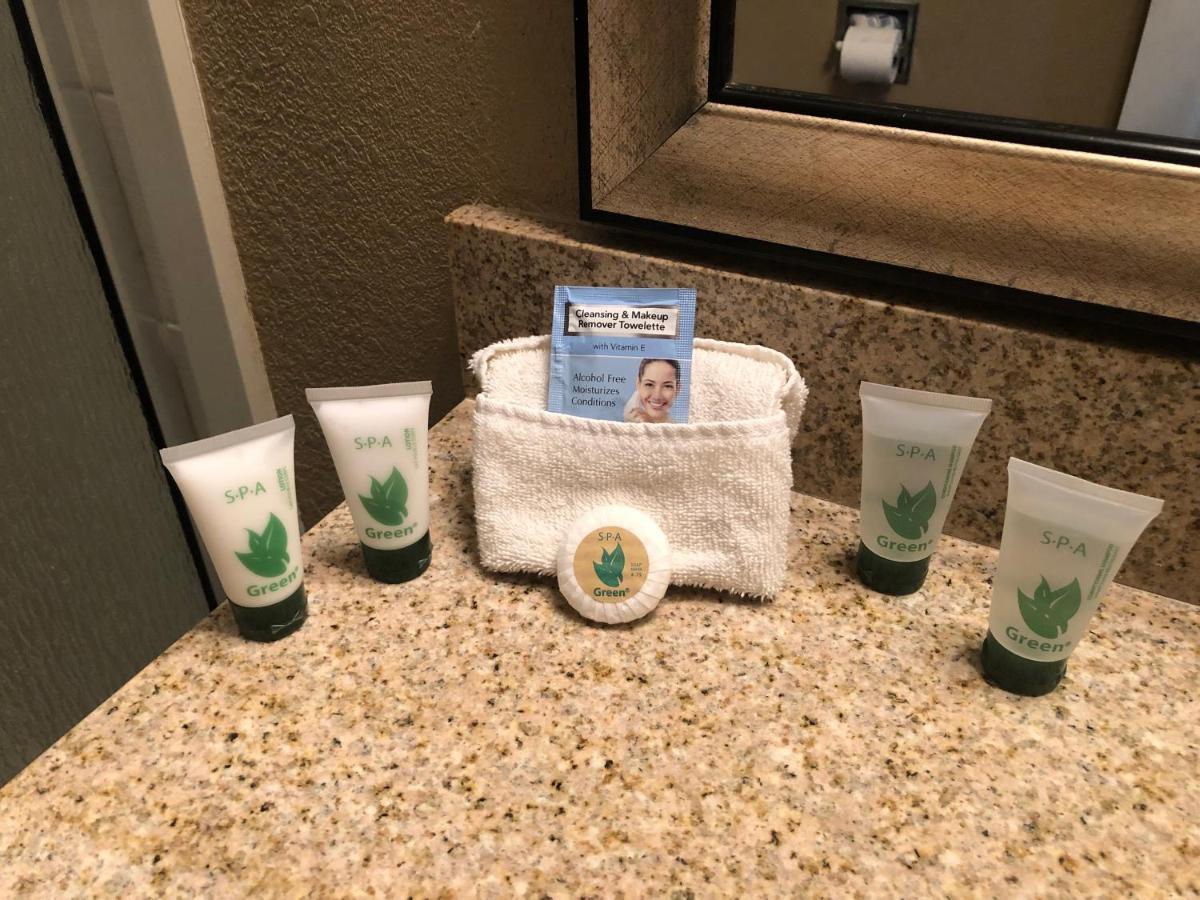 Howard Johnson By Wyndham Odessa Tx Bagian luar foto
